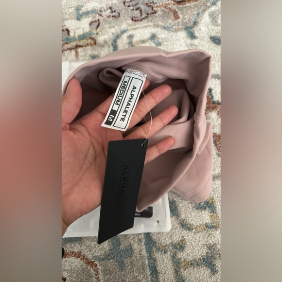 NWT ALPHALETE Aurora shorts porcelain size medium - Picture 5 of 6